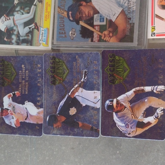 Assorted Baseball Trading Cards Collection - Picture 3 of 7